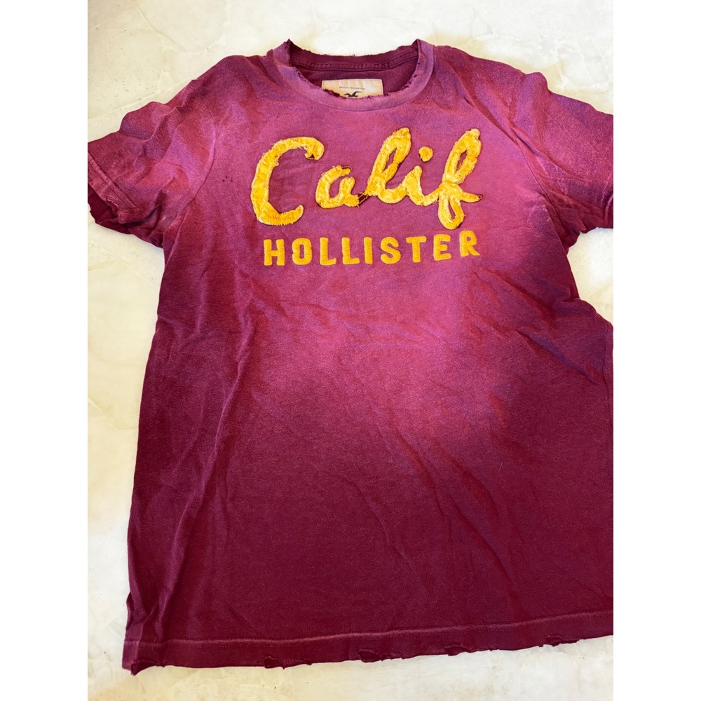 Hollister California Mens Small Burgundy Distressed Graphic Tee